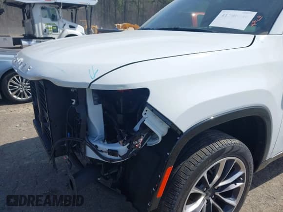 ✅ 2023 Jeep Wagoneer Series III • VIN: 1C4SJSDP4PS503179 • Lot: 41780440. Wystawiony na IAAI z przebiegiem 12 565 mil. Bezpłatny archiwum sprzedaży aukcyjnych z USA i szczegółowy raport historii pojazdu na DreamBid. Zdjęcie 6.