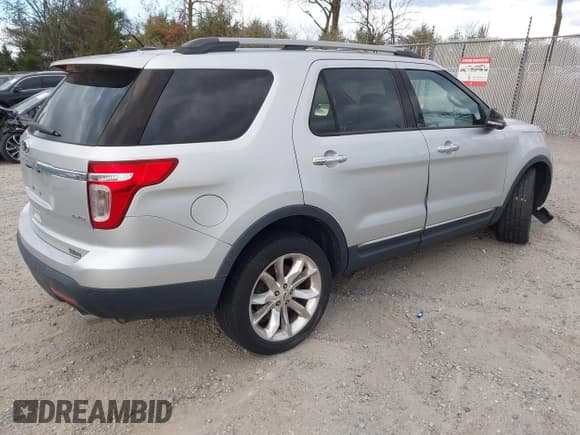 ✅ 2013 Ford Explorer XLT • VIN: 1FM5K8D81DGC08833 • Lot: 43722861. Wystawiony na IAAI z przebiegiem 131 530 mil. Bezpłatny archiwum sprzedaży aukcyjnych z USA i szczegółowy raport historii pojazdu na DreamBid. Zdjęcie 4.