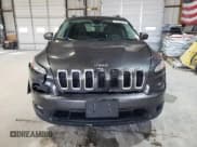 ✅ 2016 Jeep Cherokee Latitude • VIN: 1C4PJMCS4GW122920 • Лот: 90432725. Опубликован ранее на Copart с пробегом 125 335 миль. Бесплатный доступ к архиву аукционных продаж из США и подробный отчёт об истории автомобиля на DreamBid. Изображение 5.