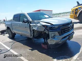2025 Chevrolet Colorado 4WD Z71 z VIN 1GCPTDEKXS1125074, wystawiony jako IAAI lot #42597741 z przebiegiem 1 239 mil mil oraz . Historia ofert i sprzedaży dostępna na DreamBid. Obrazek 1.
