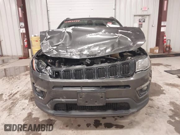 ✅ 2018 Jeep Compass Latitude • VIN: 3C4NJDBB2JT402261 • Lot: 43663748. Listed on IAAI with 124,976 mi. Free auction sales archive from the USA and detailed vehicle history report at DreamBid. Image 12.