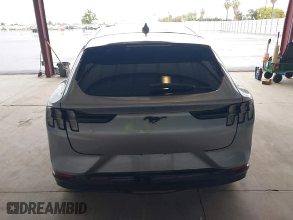 ✅ 2022 Ford Mustang Mach-E Premium • VIN: 3FMTK3R73NMA26889 • Lot: 41916352. Wystawiony na IAAI z przebiegiem 36 441 mil. Bezpłatny archiwum sprzedaży aukcyjnych z USA i szczegółowy raport historii pojazdu na DreamBid. Zdjęcie 17.