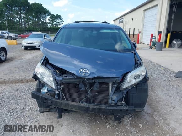 ✅ 2015 Toyota Sienna LE AAS • VIN: 5TDKK3DCXFS624984 • Lot: 42560632. Listed on IAAI with 169,034 mi. Free auction sales archive from the USA and detailed vehicle history report at DreamBid. Image 13.