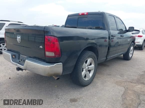 ✅ 2009 Dodge 1500 ST • VIN: 1D3HB18P19S727208 • Lot: 43091057. Wystawiony na IAAI z przebiegiem 251 335 mil. Bezpłatny archiwum sprzedaży aukcyjnych z USA i szczegółowy raport historii pojazdu na DreamBid. Zdjęcie 4.
