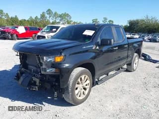 ✅ 2021 Chevrolet Silverado 1500 Custom • VIN: 1GCRWBEK4MZ373247 • Lot: 43500583. Wystawiony na IAAI z przebiegiem 87 165 mil. Bezpłatny archiwum sprzedaży aukcyjnych z USA i szczegółowy raport historii pojazdu na DreamBid. Zdjęcie 2.