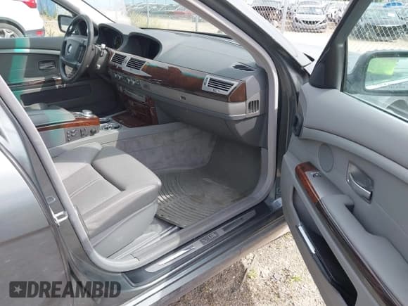 ✅ 2006 BMW 7 Series 760Li • VIN: WBAHN03586DD98118 • Lot: 42581262. Wystawiony na IAAI z przebiegiem Nie podano. Bezpłatny archiwum sprzedaży aukcyjnych z USA i szczegółowy raport historii pojazdu na DreamBid. Zdjęcie 5.