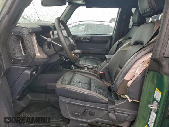 ✅ 2025 Ford Bronco Outer Banks • VIN: 1FMDE8BH3SLA51459 • Лот: 94428695. Опубликован ранее на Copart с пробегом 4 946 миль. Бесплатный доступ к архиву аукционных продаж из США и подробный отчёт об истории автомобиля на DreamBid. Изображение 7.