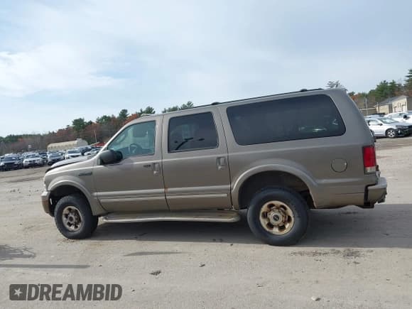✅ 2005 Ford Excursion Limited • VIN: 1FMNU43S65EB69363 • Лот: 43645192. Опубликован ранее на IAAI с пробегом 253 787 миль. Бесплатный доступ к архиву аукционных продаж из США и подробный отчёт об истории автомобиля на DreamBid. Изображение 14.