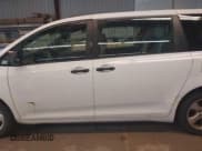 ✅ 2013 Toyota Sienna L • VIN: 5TDZK3DC4DS326541 • Lot: 42861022. Wystawiony na IAAI z przebiegiem 304 238 mil. Bezpłatny archiwum sprzedaży aukcyjnych z USA i szczegółowy raport historii pojazdu na DreamBid. Zdjęcie 15.