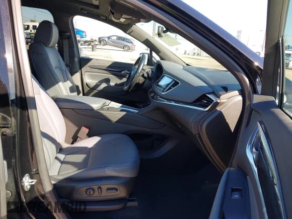 ✅ 2024 Buick Enclave Essence • VIN: 5GAERBKW0RJ120429 • Lot: 43472032. Wystawiony na IAAI z przebiegiem 11 235 mil. Bezpłatny archiwum sprzedaży aukcyjnych z USA i szczegółowy raport historii pojazdu na DreamBid. Zdjęcie 5.