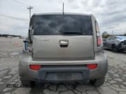 ✅ 2010 Kia Soul + • VIN: KNDJT2A20A7124401 • Lot: 91655335. Wystawiony na Copart z przebiegiem 121 445 mil. Bezpłatny archiwum sprzedaży aukcyjnych z USA i szczegółowy raport historii pojazdu na DreamBid. Zdjęcie 6.