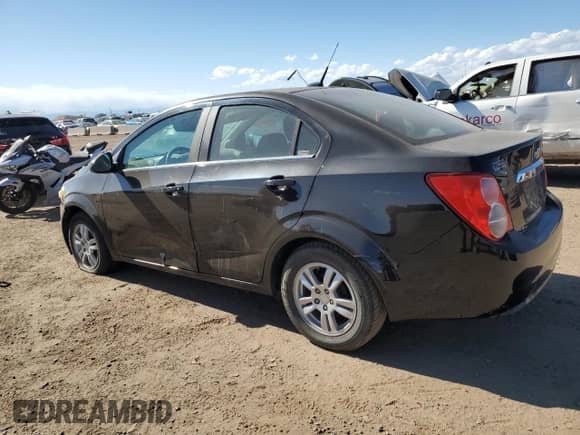 2012 Chevrolet Sonic LT z VIN 1G1JC5SB6C4222278, wystawiony jako Copart lot #57499805 z przebiegiem 151 199 mil mil oraz Nie do naprawy • Non repairable. Historia ofert i sprzedaży dostępna na DreamBid. Obrazek 2.