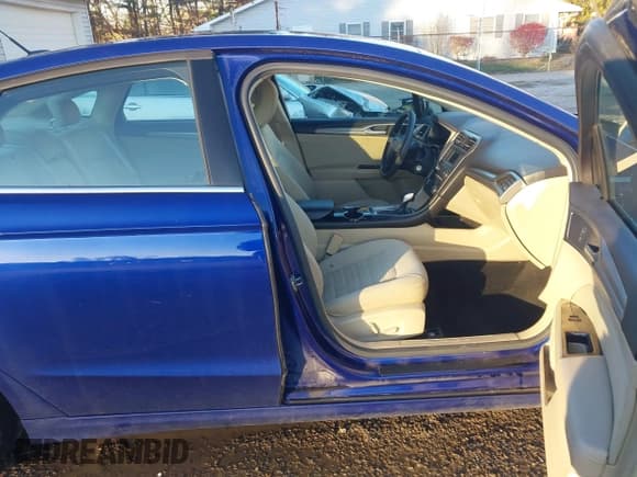 ✅ 2016 Ford Fusion SE • VIN: 3FA6P0HDXGR240993 • Lot: 43724206. Wystawiony na IAAI z przebiegiem 200 705 mil. Bezpłatny archiwum sprzedaży aukcyjnych z USA i szczegółowy raport historii pojazdu na DreamBid. Zdjęcie 5.