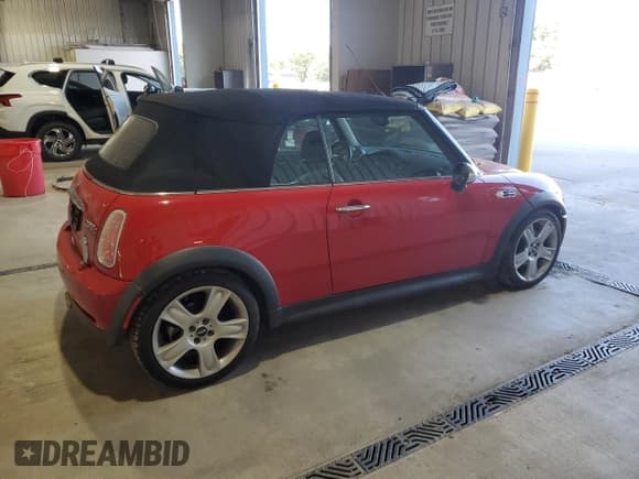 ✅ 2005 MINI Convertible S • VIN: WMWRH33435TK55096 • Lot: 80297025. Wystawiony na Copart z przebiegiem 140 405 mil. Bezpłatny archiwum sprzedaży aukcyjnych z USA i szczegółowy raport historii pojazdu na DreamBid. Zdjęcie 3.