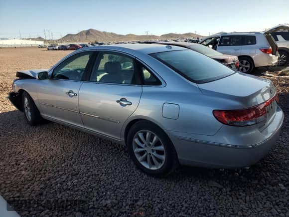 2007 Hyundai Azera SE z VIN KMHFC46F57A205043, wystawiony jako Copart lot #49531885 z przebiegiem 107 272 mil mil oraz Czysty tytuł • Clean title. Historia ofert i sprzedaży dostępna na DreamBid. Obrazek 2.