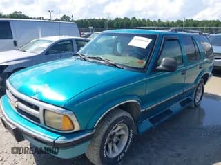 ✅ 1995 Chevrolet Blazer • VIN: 1GNCS13W5S2194195 • Lot: 42956665. Wystawiony na IAAI z przebiegiem 272 985 mil. Bezpłatny archiwum sprzedaży aukcyjnych z USA i szczegółowy raport historii pojazdu na DreamBid. Zdjęcie 2.