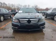 ✅ 2013 Mercedes-Benz C 300 Luxury • VIN: WDDGF8AB9DR245916 • Lot: 43772459. Wystawiony na IAAI z przebiegiem 178 935 mil. Bezpłatny archiwum sprzedaży aukcyjnych z USA i szczegółowy raport historii pojazdu na DreamBid. Zdjęcie 13.