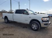 ✅ 2022 Ram 2500 Big Horn • VIN: 3C6UR5JL3NG247441 • Lot: 48920045. Wystawiony na Copart z przebiegiem 59 622 mil. Bezpłatny archiwum sprzedaży aukcyjnych z USA i szczegółowy raport historii pojazdu na DreamBid. Zdjęcie 4.