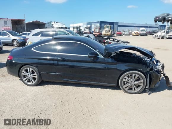 ✅ 2017 Mercedes-Benz C 300 • VIN: WDDWJ4KB4HF416290 • Lot: 43736646. Wystawiony na IAAI z przebiegiem 88 412 mil. Bezpłatny archiwum sprzedaży aukcyjnych z USA i szczegółowy raport historii pojazdu na DreamBid. Zdjęcie 14.