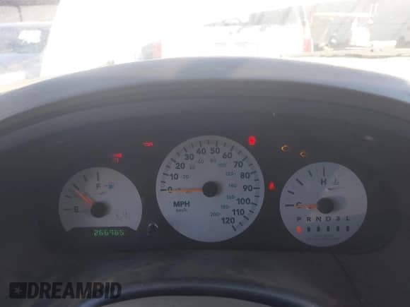 2005 Dodge Caravan SE с VIN 1D4GP25E85B333037, выставлен на аукционе IAAI как лот 43546421 с пробегом 266 965 миль миль и . История ставок и продаж доступна на DreamBid. Изображение 7.