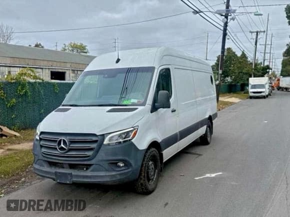 ✅ 2022 Mercedes-Benz Sprinter • VIN: W1W4DCHY7NT095409 • Лот: 96665725. Опубликован ранее на Copart с пробегом 186 236 миль. Бесплатный доступ к архиву аукционных продаж из США и подробный отчёт об истории автомобиля на DreamBid. Изображение 2.