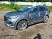 ✅ 2022 Buick Encore GX Preferred • VIN: KL4MMBS21NB087185 • Lot: 63258145. Wystawiony na Copart z przebiegiem 29 755 mil. Bezpłatny archiwum sprzedaży aukcyjnych z USA i szczegółowy raport historii pojazdu na DreamBid. Zdjęcie 1.