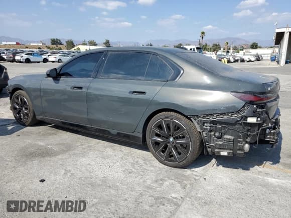 ✅ 2023 BMW i7 xDrive60 • VIN: WBY53EJ09PCN81496 • Lot: 80486845. Wystawiony na Copart z przebiegiem 13 449 mil. Bezpłatny archiwum sprzedaży aukcyjnych z USA i szczegółowy raport historii pojazdu na DreamBid. Zdjęcie 2.