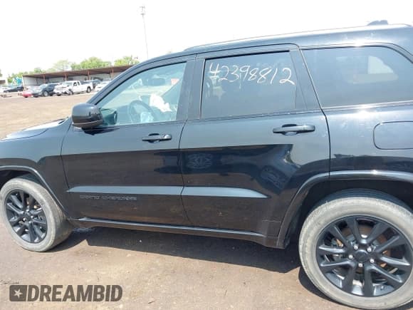 ✅ 2019 Jeep Grand Cherokee Upland • VIN: 1C4RJFAG3KC561877 • Lot: 42398812. Listed on IAAI with 69,556 mi. Free auction sales archive from the USA and detailed vehicle history report at DreamBid. Image 15.