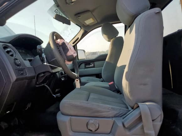 ✅ 2012 Ford F-150 XL • VIN: 1FTMF1CF6CFC93796 • Lot: 86086905. Wystawiony na Copart z przebiegiem 155 743 mil. Bezpłatny archiwum sprzedaży aukcyjnych z USA i szczegółowy raport historii pojazdu na DreamBid. Zdjęcie 7.