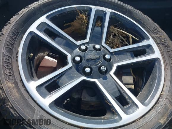 ✅ 2016 Chevrolet Silverado 1500 LT • VIN: 1GCVKREC9GZ221805 • Lot: 43101480. Wystawiony na IAAI z przebiegiem 138 997 mil. Bezpłatny archiwum sprzedaży aukcyjnych z USA i szczegółowy raport historii pojazdu na DreamBid. Zdjęcie 12.