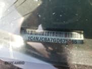 ✅ 2016 Jeep Compass Sport • VIN: 1C4NJCBA7GD675065 • Lot: 82258335. Wystawiony na Copart z przebiegiem 109 825 mil. Bezpłatny archiwum sprzedaży aukcyjnych z USA i szczegółowy raport historii pojazdu na DreamBid. Zdjęcie 13.