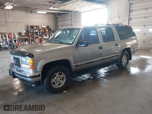 ✅ 1999 GMC Suburban • VIN: 3GKFK16R7XG549530 • Лот: 41778323. Опубликован ранее на IAAI с пробегом 174 866 миль. Бесплатный доступ к архиву аукционных продаж из США и подробный отчёт об истории автомобиля на DreamBid. Изображение 2.