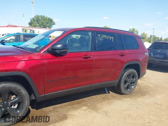 ✅ 2023 Jeep Grand Cherokee Limited • VIN: 1C4RJKBG9P8104377 • Lot: 43141049. Listed on IAAI with 27,397 mi. Free auction sales archive from the USA and detailed vehicle history report at DreamBid. Image 14.