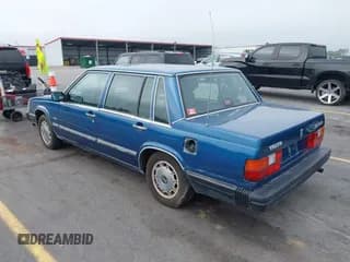 ✅ 1987 Volvo 740 • VIN: YV1FX8845H1175324 • Lot: 42076862. Wystawiony na IAAI z przebiegiem 371 211 mil. Bezpłatny archiwum sprzedaży aukcyjnych z USA i szczegółowy raport historii pojazdu na DreamBid. Zdjęcie 3.