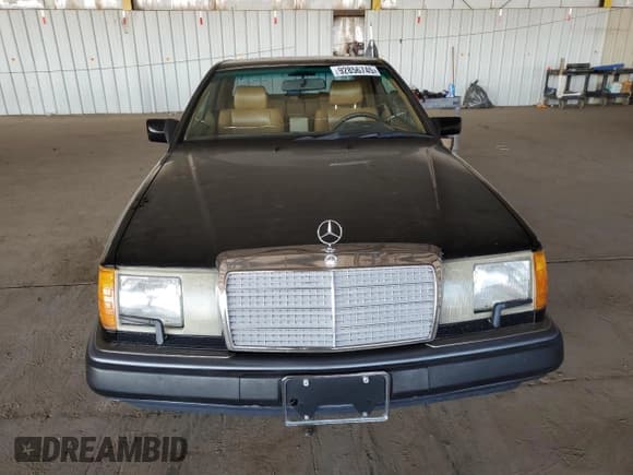 ✅ 1993 Mercedes-Benz 300 • VIN: WDBEA52E8PB942285 • Lot: 92856745. Listed on Copart with 181,593 mi. Free auction sales archive from the USA and detailed vehicle history report at DreamBid. Image 5.