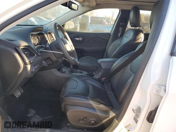 ✅ 2023 Jeep Cherokee Altitude Lux • VIN: 1C4PJMMB9PD102088 • Lot: 92640205. Wystawiony na Copart z przebiegiem 43 820 mil. Bezpłatny archiwum sprzedaży aukcyjnych z USA i szczegółowy raport historii pojazdu na DreamBid. Zdjęcie 7.