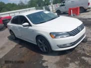 ✅ 2015 Volkswagen Passat S • VIN: 1VWAT7A31FC113442 • Lot: 42371616. Wystawiony na IAAI z przebiegiem 157 894 mil. Bezpłatny archiwum sprzedaży aukcyjnych z USA i szczegółowy raport historii pojazdu na DreamBid. Zdjęcie 1.