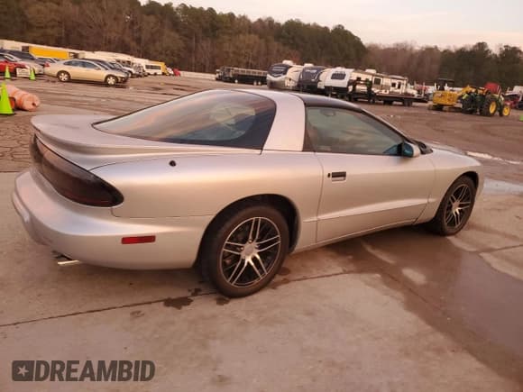 ✅ 1996 Pontiac Firebird Formula • VIN: 2G2FV22PXT2212249 • Lot: 86450634. Listed on Copart with 145,383 mi. Free auction sales archive from the USA and detailed vehicle history report at DreamBid. Image 3.