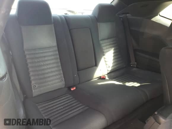 2014 Dodge Challenger SXT z VIN 2C3CDYAG4EH116448, wystawiony jako Copart lot #74385454 z przebiegiem 239 499 mil mil oraz Czysty tytuł • Clean title. Historia ofert i sprzedaży dostępna na DreamBid. Obrazek 10.