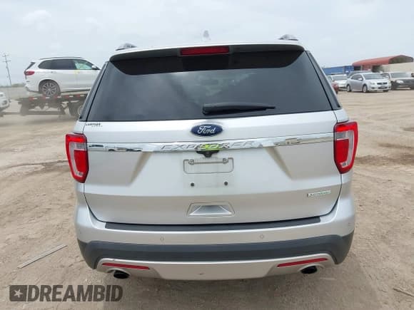 ✅ 2017 Ford Explorer XLT • VIN: 1FM5K7DH1HGC54078 • Lot: 42748822. Listed on IAAI with 136,356 mi. Free auction sales archive from the USA and detailed vehicle history report at DreamBid. Image 17.