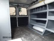 ✅ 2025 Chevrolet Express Cargo • VIN: 1GCWGAFP8S1103776 • Lot: 43691711. Wystawiony na IAAI z przebiegiem 9 870 mil. Bezpłatny archiwum sprzedaży aukcyjnych z USA i szczegółowy raport historii pojazdu na DreamBid. Zdjęcie 8.