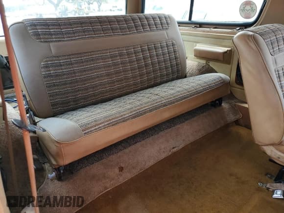 ✅ 1983 Ford Bronco Custom • VIN: 1FMDU15F5DLA08006 • Lot: 56002895. Wystawiony na Copart z przebiegiem 11 879 mil. Bezpłatny archiwum sprzedaży aukcyjnych z USA i szczegółowy raport historii pojazdu na DreamBid. Zdjęcie 11.