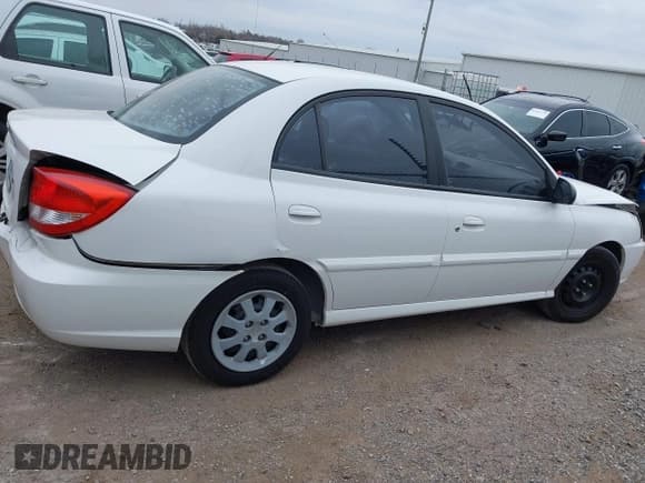 ✅ 2005 Kia Rio • VIN: KNADC125856400669 • Lot: 41165059. Listed on IAAI with 181,338 mi. Free auction sales archive from the USA and detailed vehicle history report at DreamBid. Image 13.