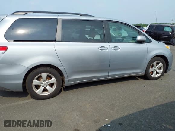 ✅ 2014 Toyota Sienna LE AAS • VIN: 5TDKK3DC0ES522057 • Lot: 42346846. Listed on IAAI with 79,872 mi. Free auction sales archive from the USA and detailed vehicle history report at DreamBid. Image 13.