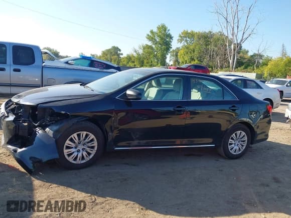 ✅ 2014 Toyota Camry XLE • VIN: 4T1BF1FK9EU461361 • Lot: 43409800. Listed on IAAI with 257,240 mi. Free auction sales archive from the USA and detailed vehicle history report at DreamBid. Image 14.