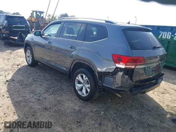 ✅ 2018 Volkswagen Atlas S • VIN: 1V2AP2CA8JC599938 • Lot: 42259607. Listed on IAAI with 22,511 mi. Free auction sales archive from the USA and detailed vehicle history report at DreamBid. Image 3.