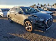 ✅ 2020 Audi Q3 Premium • VIN: WA1AECF34L1061305 • Lot: 95928365. Wystawiony na Copart z przebiegiem 49 629 mil. Bezpłatny archiwum sprzedaży aukcyjnych z USA i szczegółowy raport historii pojazdu na DreamBid. Zdjęcie 4.