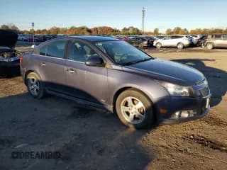 ✅ 2014 Chevrolet Cruze 1LT • VIN: 1G1PC5SB5E7352449 • Lot: 90703335. Wystawiony na Copart z przebiegiem 91 823 mil. Bezpłatny archiwum sprzedaży aukcyjnych z USA i szczegółowy raport historii pojazdu na DreamBid. Zdjęcie 4.
