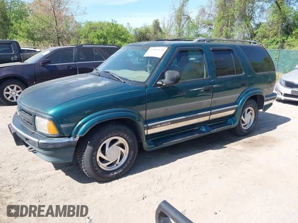 ✅ 1997 Chevrolet Blazer LS • VIN: 1GNDT13WXV2175468 • Lot: 42081531. Wystawiony na IAAI z przebiegiem 148 858 mil. Bezpłatny archiwum sprzedaży aukcyjnych z USA i szczegółowy raport historii pojazdu na DreamBid. Zdjęcie 2.