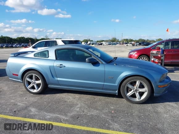 ✅ 2006 Ford Mustang GT Deluxe • VIN: 1ZVFT82H365136022 • Lot: 43614937. Wystawiony na IAAI z przebiegiem 69 894 mil. Bezpłatny archiwum sprzedaży aukcyjnych z USA i szczegółowy raport historii pojazdu na DreamBid. Zdjęcie 13.